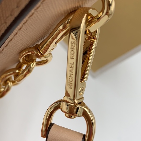 MICHAEL KORS CARMEN MEDIUM CONVERTIBLE SHOULDER BAG BUFF COLOR - Picture 15 of 16